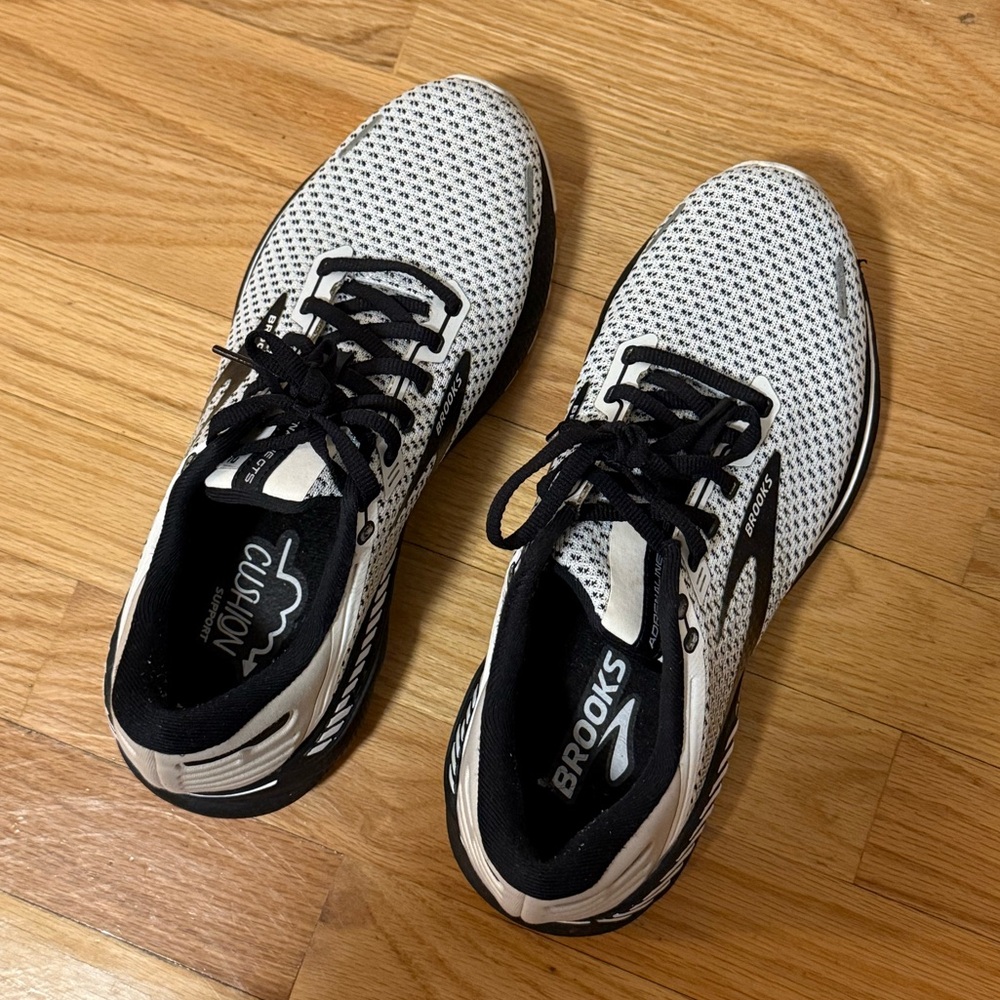 Brooks Adrenaline GTS 22 Size 9